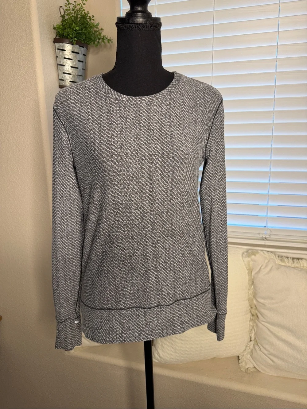 Lululemon Rush Hour Long Sleeve Activewear Top Thumbhole Pullover